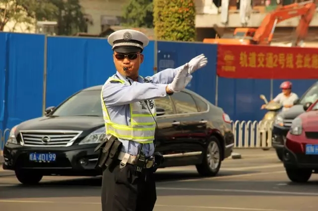 盛夏送清凉 普瑞眼科走进合肥交警二大队捐赠防暑物资